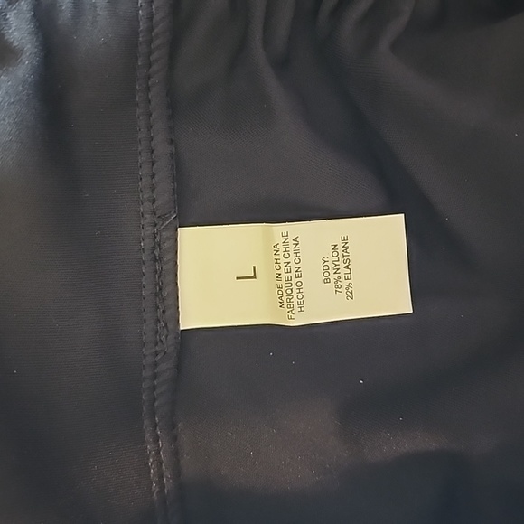 The V Cut Shorts by Niykee Heaton - Picture 4 of 4